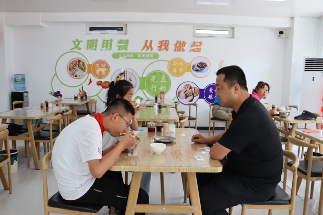 陕西神木：聚焦养老“食事” 守护幸福“食光”