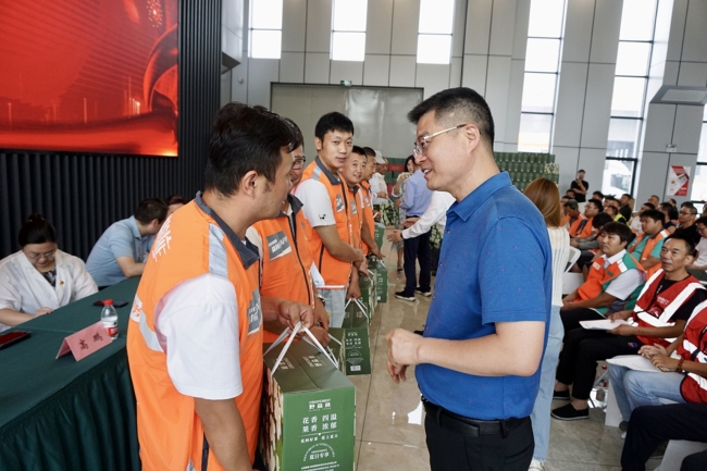 陕西网约货运平台企业劳动竞赛表彰大会暨货车司机集中入会关爱活动举办