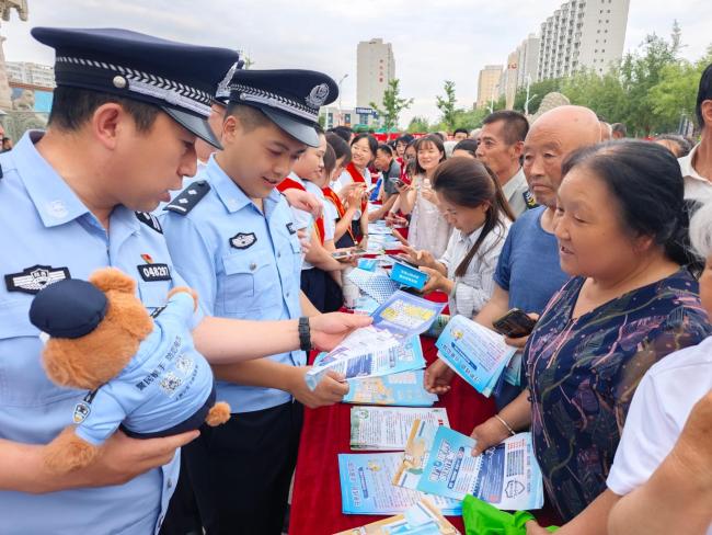和群众互动答题赢取防诈骗小礼品