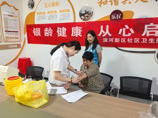 陕西神木市新元社区开展“银龄健康 从心启航”义诊活动