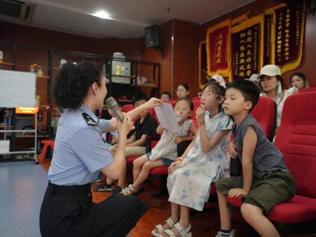 西安经开区：为“一老一小”织密道路交通安全网