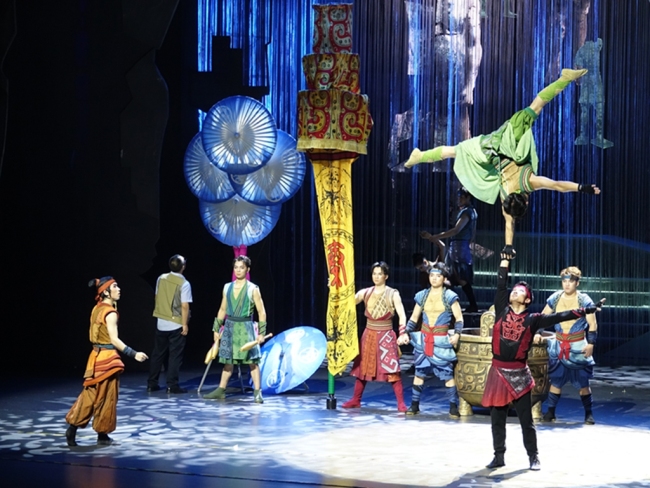 穿越时空的对话 杂技剧《一指千年》盛大首演