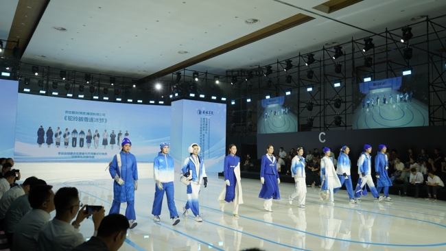 《驼铃踏雪逐冰梦》荣获榆林羊绒毛设计大赛“最具环保科技奖”
