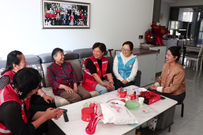 陕西神木市新元社区：“门铃响起”暖人心 老歌家常话温情