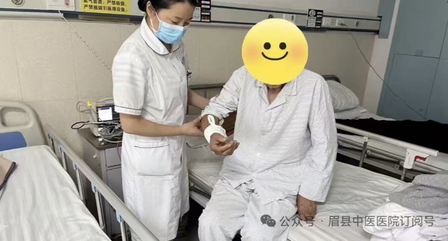 当笔“开”成花，医患情长在眉县中医医院悄然绽放