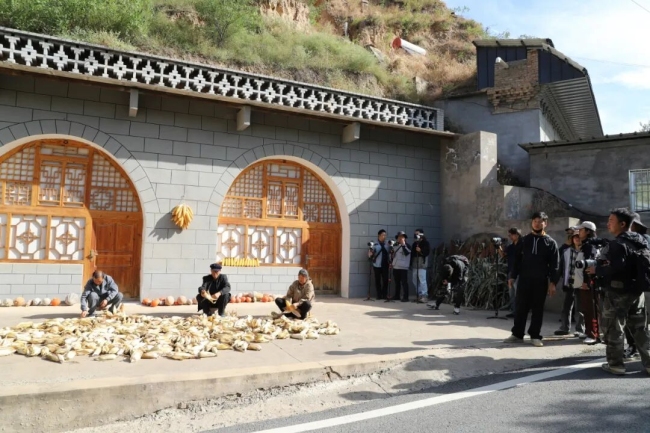 CCTV《山水间的家》栏目组走进米脂县高西沟村