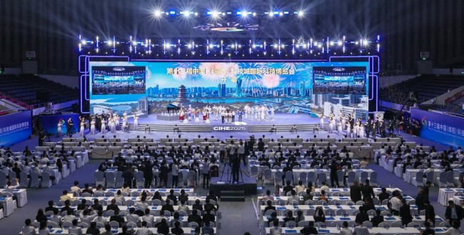 第十三届中国（绵阳）科技城国际科技博览会开幕。蒲滔 摄