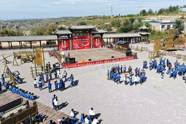 神木市职业技术教育中心组织师生赴杨家城开展研学活动