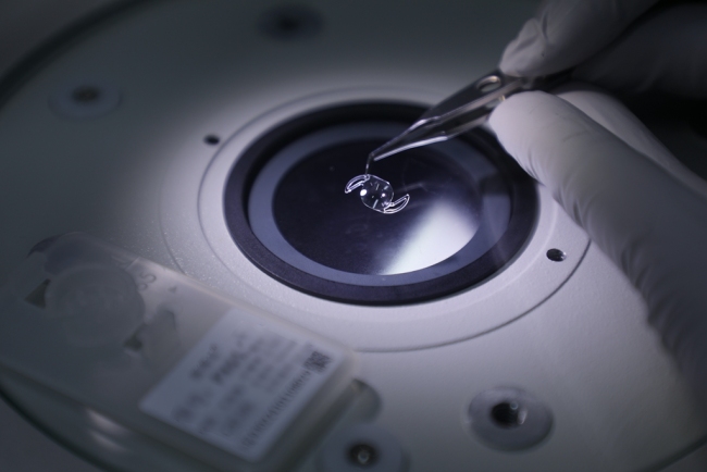 全球首创交联聚异丁烯人工晶状体获批上市 西安企业实现技术转化新突破