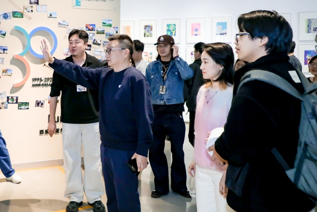 西安欧亚学院30周年校庆特别展——艾德艺术设计学院《共生：30×30×30》：三十个故事，三十组师生，三十件作品