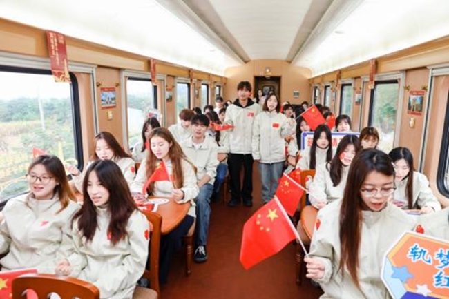 西安交通工程学院700名师生赴延安开展“到延安去”•三秦学子圣地行实践教育活动