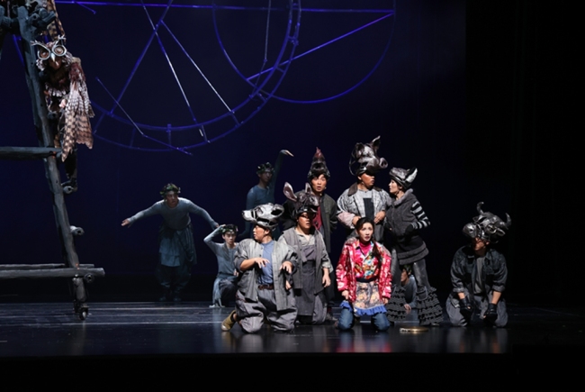 陕西人艺《星空与半棵树》主创团队走进复旦校园