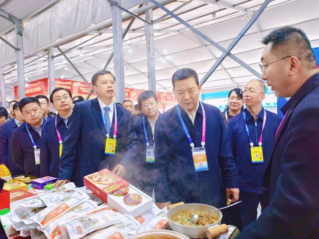 榆林市绥德县组团参加第32届中国杨凌农高会 签约3个项目引资1.16亿元