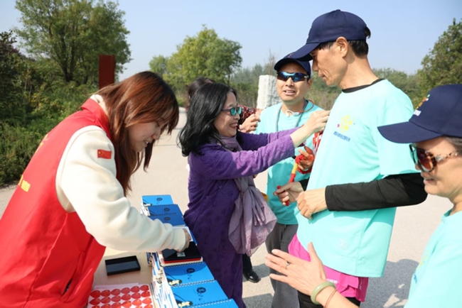 汉阳陵携手省盲协举办欢乐跑公益活动