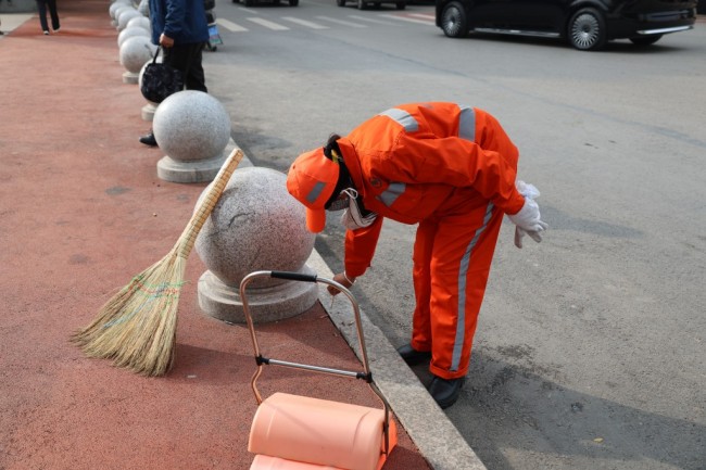 陕西神木:橙衣织就洁净网 匠心守护“高颜值”市容