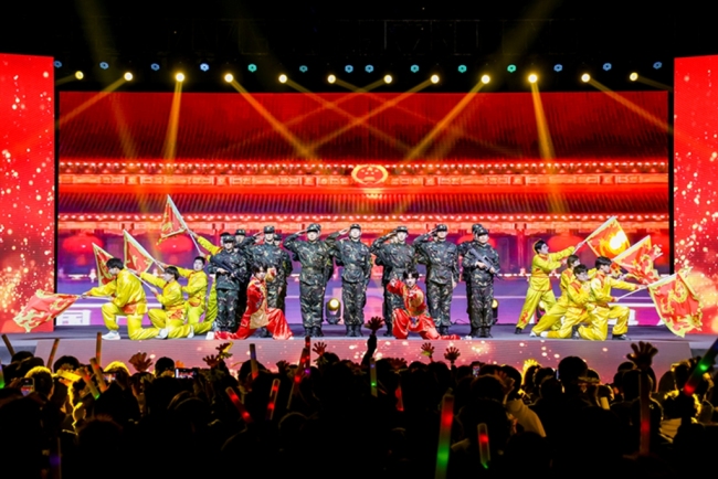 西安建筑科技大学华清学院举行“华清·我的大学”2025年迎新晚会