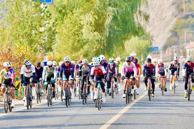 中国·榆林第四届沿黄观光路国际自行车赛在吴堡圆满收官