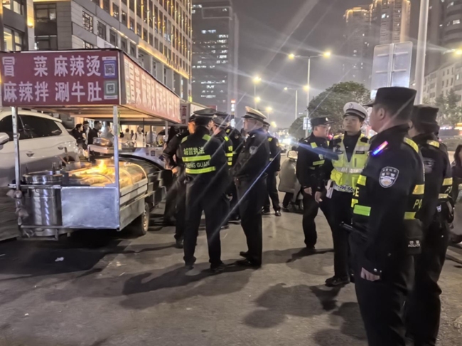 查处非法载客、劝离占道经营 西安经开区开展道路安全专项整治