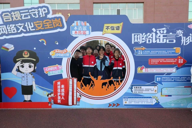 法治护航成长 护苗伴行青春——神木市校园普法活动走进锦界中学