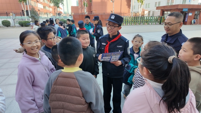 榆阳公安青山路派出所：少年警队进校园，法治种子播心田