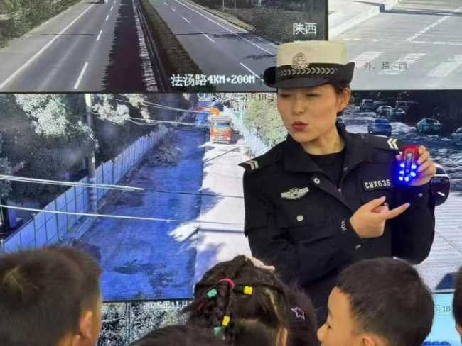 萌娃进警营,安全“童”行记 萌娃进警营,安全“童”行记