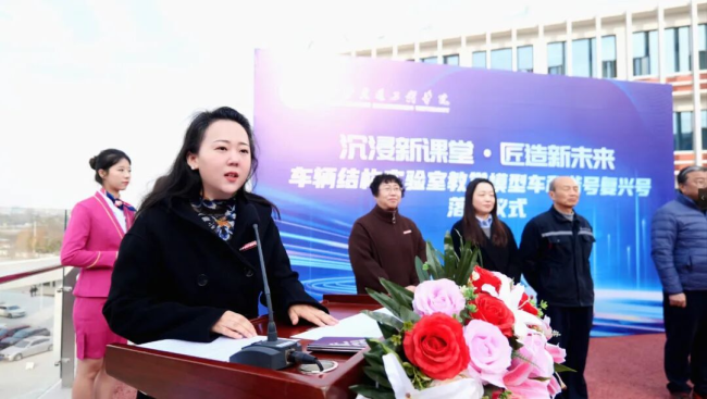 西安交通工程学院车辆结构实训室模型车“和谐号”“复兴号”落成启用