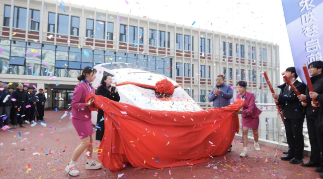 西安交通工程学院车辆结构实训室模型车“和谐号”“复兴号”落成启用