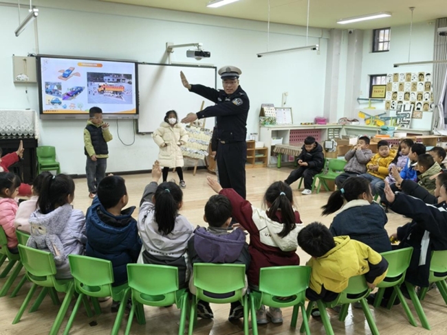 变“听讲”为“体验” 西安经开区让交通安全知识“活”起来