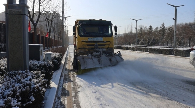 陕西神木：闻“雪”而动 向“雪”而行 全城合力筑牢出行安全防线
