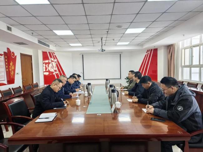 富县就业服务中心主任郭剑一行到延能化开展交流座谈