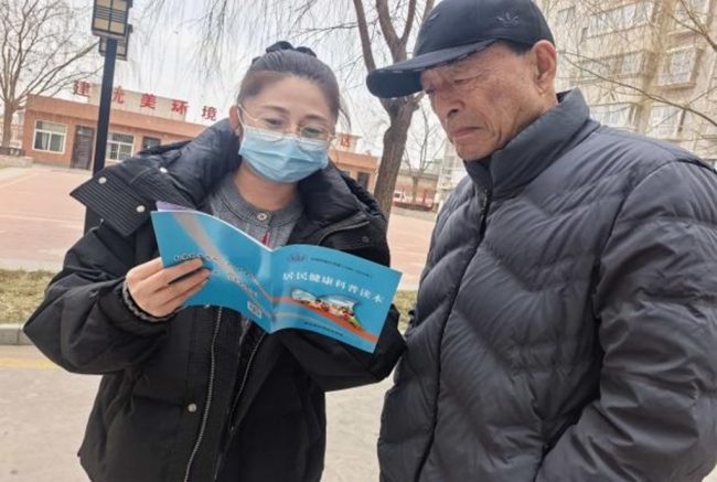 陕西靖边龙山路社区网格员小胡：网格深耕安全线 贴心守护暖民心