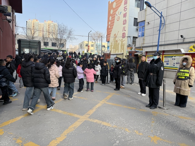 “警察蓝”护航“少年强”！陕西府谷公安织密校园安全防护网