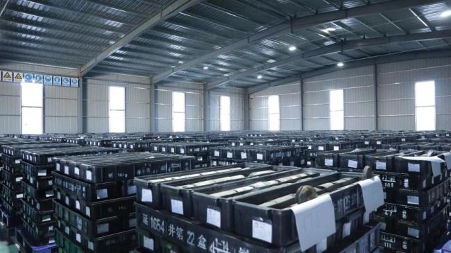 延长气田采气二厂厂长刘保礼到岩心库检查指导工作