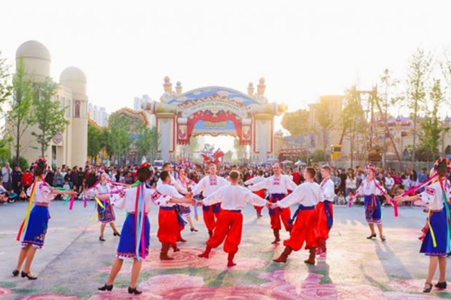 丝路欢乐世界新春欢乐季 全龄狂欢嗨翻中国年