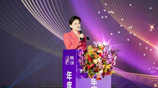 秦东魁与杨澜签订项目协议 合力帮扶困境儿童