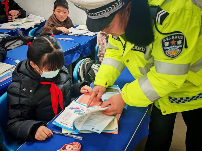 眉县提升应对恶劣天气及突发事故处置能力 守护学生出行安全