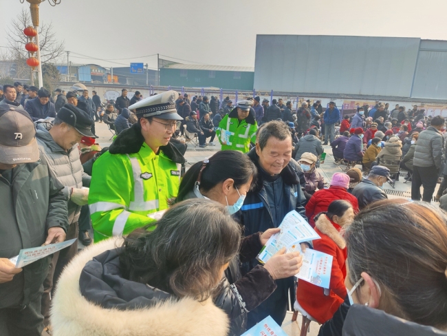 宝鸡眉县：村委换届选举现场开展交通安全宣传