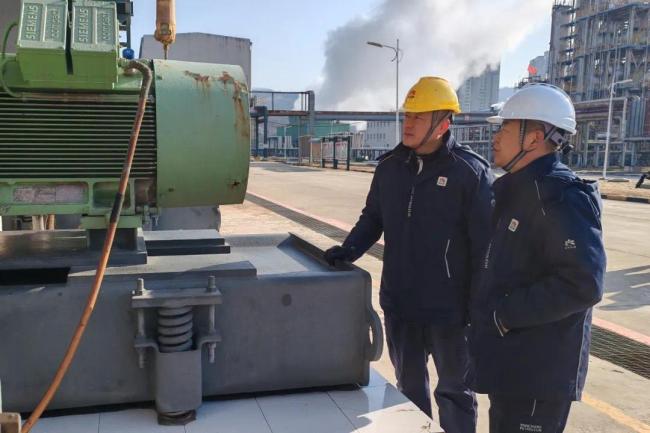 延长石油延安炼油厂副厂长张玉宝带队开展春节前安全大检查