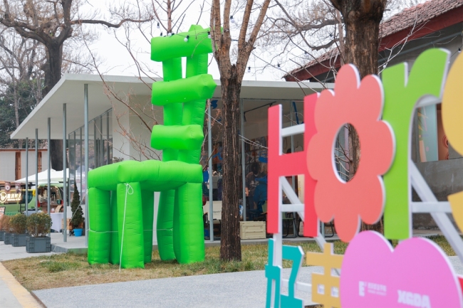 西安欧亚学院“马年生肖主题设计展”精彩开幕