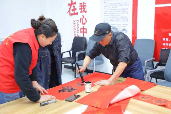 宜园社区“星火邻里帮”志愿服务集市暖心开市 新春便民服务情暖宜君