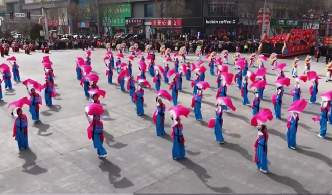 靖边秧歌闹新春 非遗跑驴出彩耀榆林——“陕北过大年”秧歌展演