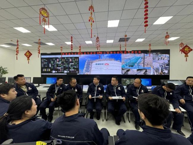 延长石油天然气公司董事长黄如金赴青化砭天然气液化站检查指导