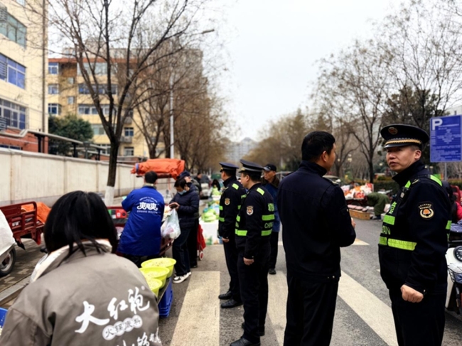 西安经开区：整治占道“顽疾” 疏通城市“脉络”