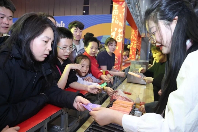 神南产业公司举办“灯耀煤海 马跃元宵”主题活动