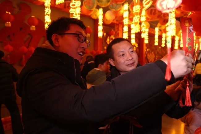 神南产业公司举办“灯耀煤海 马跃元宵”主题活动