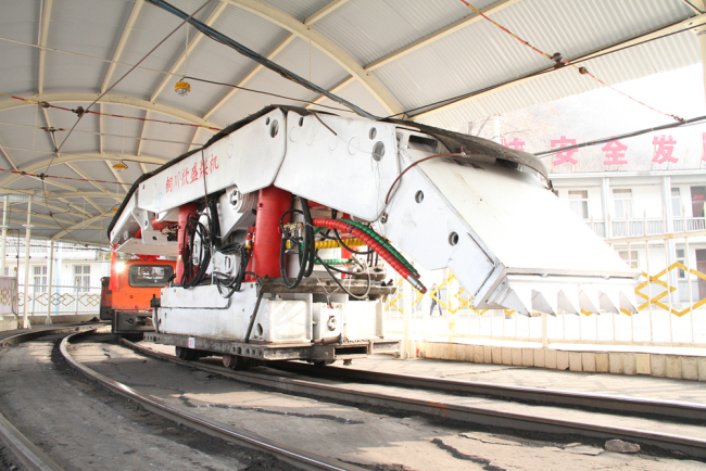 喜报！陕煤集团铜川矿业公司陈家山煤矿4092综放工作面首台液压支架顺利入井