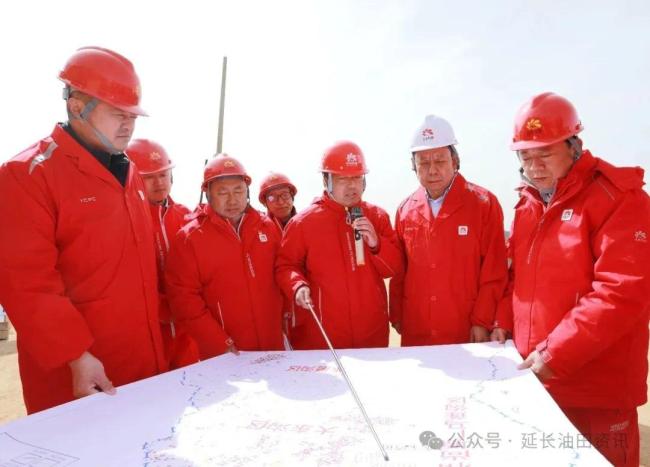 延长油田股份有限公司总经理贺建宏一行到富县采油厂调研