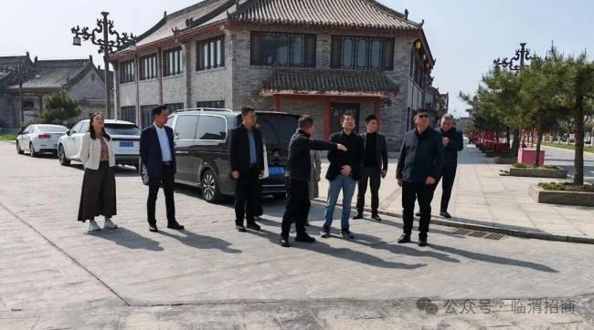 北京卡宾滑雪集团董事长张鸿俊一行到渭南市临渭区考察并座谈交流