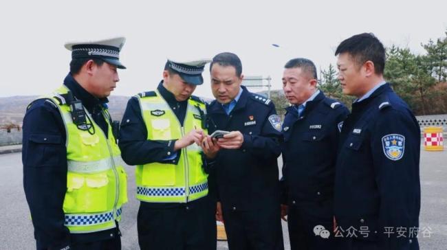 府谷公安交管大队筑牢春季农村交通安全防线