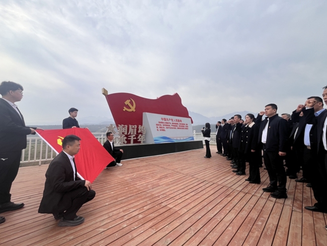 眉县常兴镇机关党支部开展“寻访奋斗足迹 感悟科技力量”主题党日活动